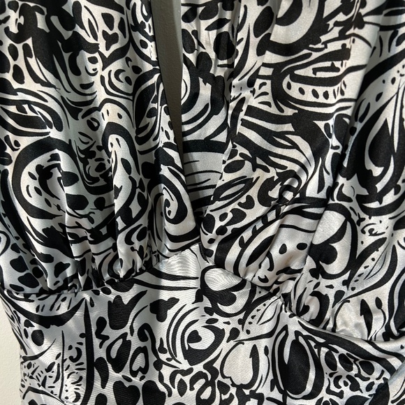 Silver and Black print halter - Picture 3 of 8